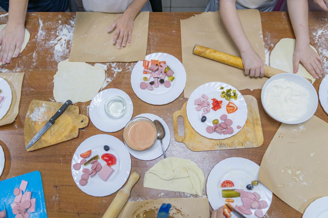 Make Your Own Pizza (Interactive Food Experience)